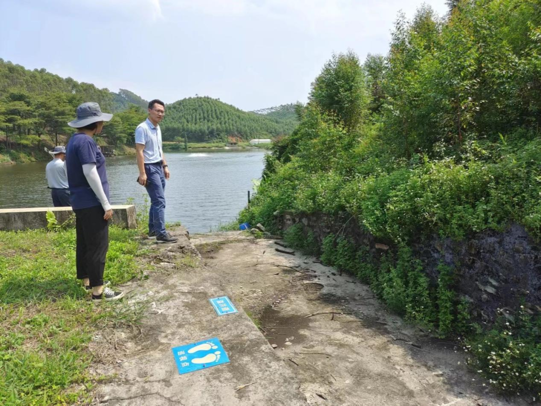 4深入排查轄區(qū)水庫(kù)、山塘，提前排洪騰出足夠庫(kù)容.png